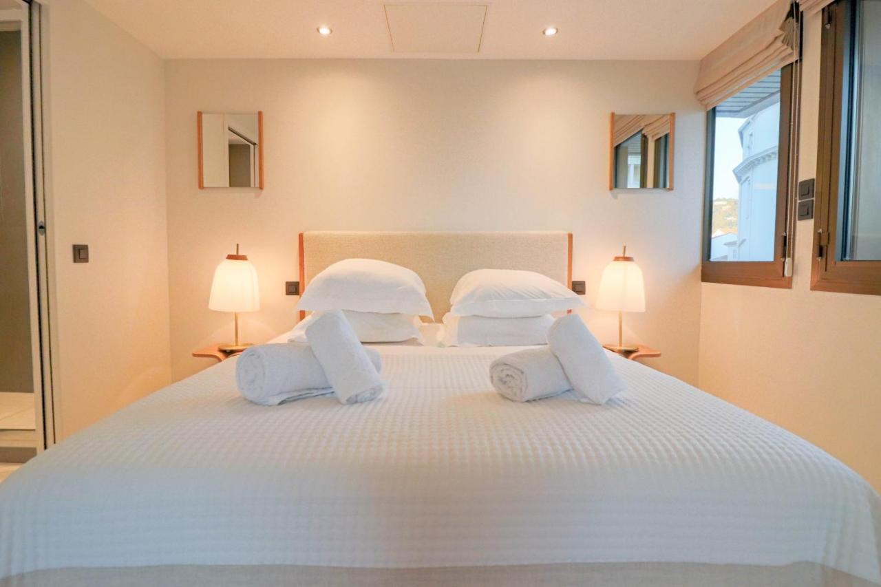 Gray Renovated Luxurious Located In * Cannes